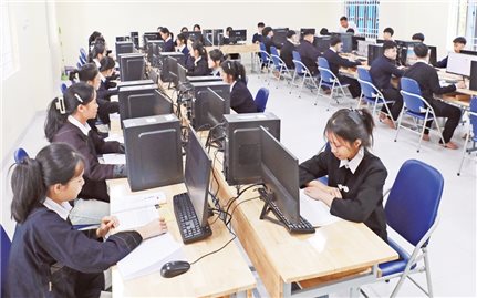 Để giáo dục thực sự trở thành động lực phát triển bền vững vùng dân tộc thiểu số, miền núi