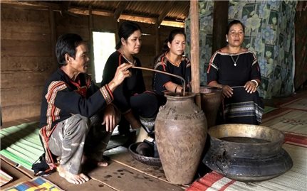 Số hóa di sản văn hóa của cộng đồng dân tộc Ê-đê góp phần phát triển bền vững khu vực Tây Nguyên