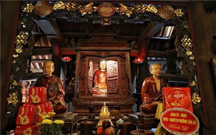 The set of statues of the Three Patriarchs of Truc Lam is a masterpiece of Buddhist sculptur