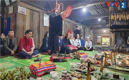 Sợi dây tâm linh trong đời sống người Mường qua “tục cúng vía bếp”