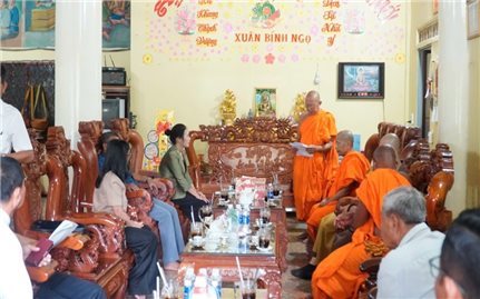 Đoàn Ban Tôn giáo Chính phủ thăm và làm việc với Trường Trung cấp Phật học Nam tông Khmer Kiên Giang
