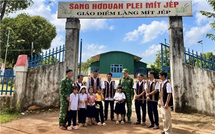Đồng bào Công giáo làng Mit Jep góp sức xây dựng vùng biên phát triển vững mạnh