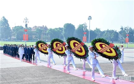 Lãnh đạo Đảng, Nhà nước vào Lăng viếng Chủ tịch Hồ Chí Minh và tưởng niệm các Anh hùng liệt sĩ