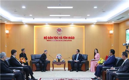 Bộ trưởng Bộ Dân tộc và Tôn giáo Nguyễn Đình Khang tiếp Hồng y Luis Antonio G. Tagle - Đặc sứ của Giáo hoàng Lêô XIV