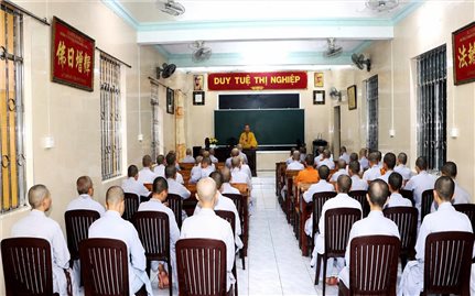 Vĩnh Long: Phổ biến Hiến chương Giáo hội Phật giáo Việt Nam và các quy định pháp luật cho chư ni hành giả An cư kiết hạ