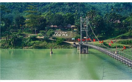 Đến bản Mạ để yêu thương những điều giản dị