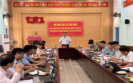 Thứ trưởng Y Vinh Tơr: Xã Hòa An cần xác định rõ thứ tự ưu tiên đầu tư trên cơ sở nguồn lực được phân bổ của Chương trình MTQG 417