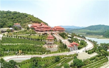 Chùa Cái Bầu - Không gian Phật giáo giữa non nước Vân Đồn