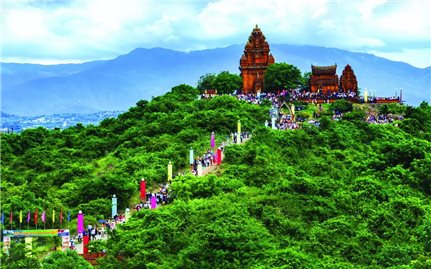 Giá trị trường tồn qua nghi thức rước y trang trong lễ hội Ka-tê của người Chăm