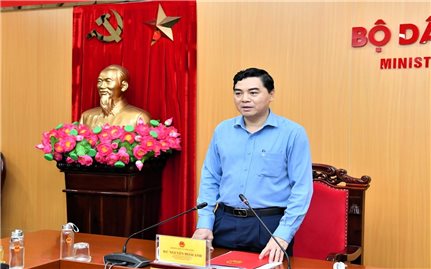 Thứ trưởng Thường trực Bộ Dân tộc và Tôn giáo Nguyễn Hoài Anh làm việc với Vụ Pháp chế