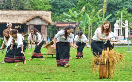 Nghệ nhân trẻ Touneh Ma Tina với tình yêu văn hóa Churu