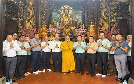 Đoàn công tác tỉnh Champasak (Lào) thăm chùa Vĩnh Tràng, tỉnh Đồng Tháp