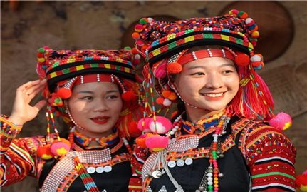 Thông điệp từ chiếc khăn và mũ đội đầu của người Hà Nhì