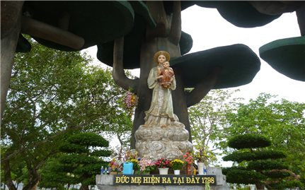 Biểu tượng áo dài trong mỹ thuật tạo hình tượng Đức Mẹ tại Việt Nam từ góc nhìn văn hóa