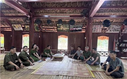 Những người có uy tín ở Mường Bi