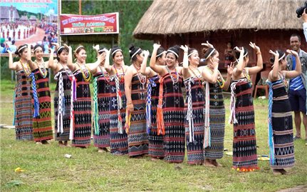 Tây Giang: Sôi nổi Ngày hội văn hóa Cơ-tu lần thứ I