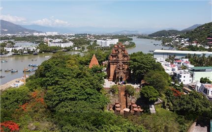 Ponagar Tower - A blend of Vietnamese and Cham cultures