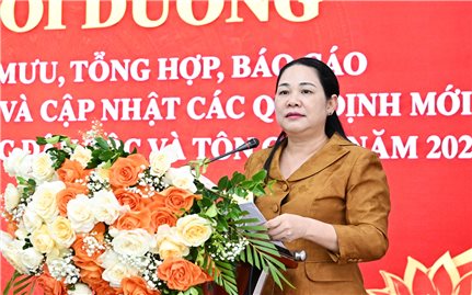 Thứ trưởng Bộ Dân tộc và Tôn giáo Nông Thị Hà tham dự Lớp bồi dưỡng cải cách hành chính và cập nhật các quy định mới liên quan đến công tác dân tộc và tôn giáo