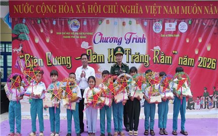 Ấm áp đêm hội trăng rằm nơi vùng biên
