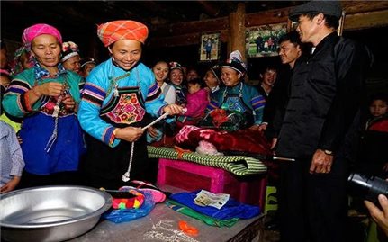 Những nghi lễ gọi duyên trong đám cưới người Phù Lá
