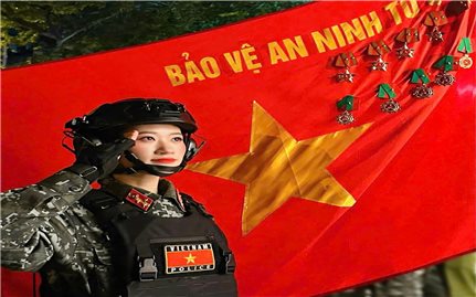 Nữ Thiếu úy Công an nhân dân người Thái bám bản, gần dân