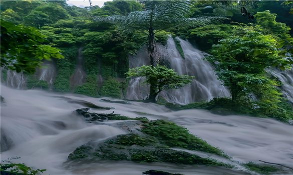 Thác Nậm Rứt giữa đại ngàn Thần Sa