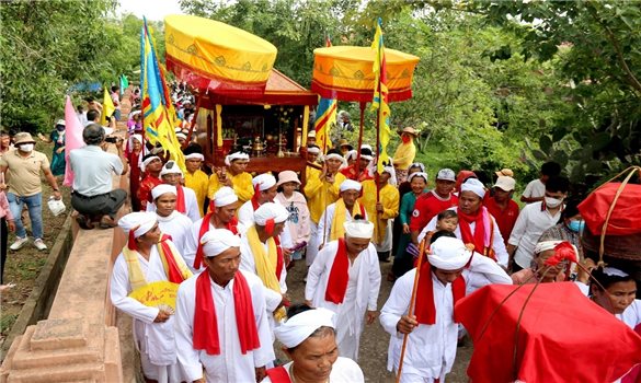 Tín ngưỡng, tôn giáo trong đời sống của người Chăm