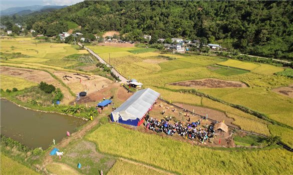 Kin lẩu khẩu mẩu - sức sống của một lễ hội