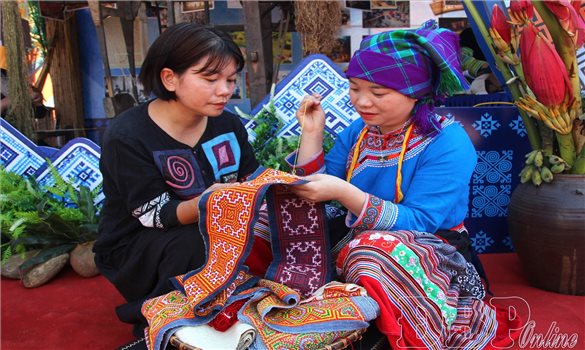 Nơi quy tụ sắc màu nghề truyền thống dân tộc Mông