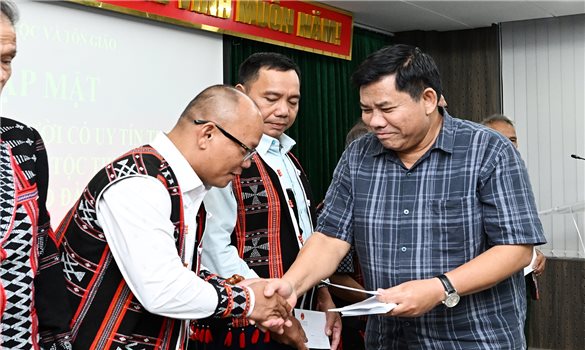 Lựa chọn Người có uy tín - Khi người dân “cầm cân nảy mực”