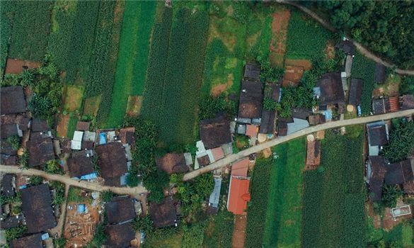 Nghề làm ngói đất của người Nùng Dín