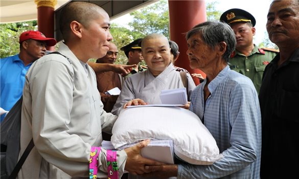 “Ba đồng hành cùng đồng bào các tôn giáo”