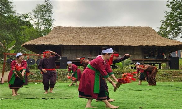 Bản Thổ và giấc mơ xanh