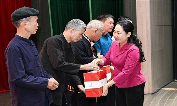 Thứ trưởng Nông Thị Hà: Người có uy tín tiếp tục tuyên truyền, vận động nhân dân tin tưởng tuyệt đối vào sự lãnh đạo của Đảng