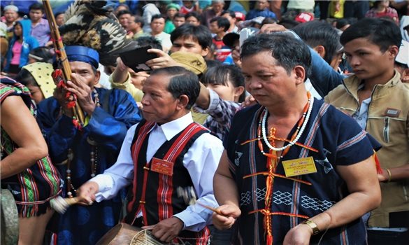 Già làng Bríu Thiện - Người giữ cho làng sống tử tế