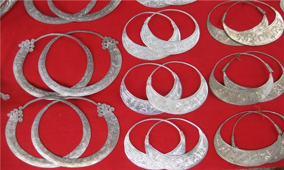 Bạc trong đời sống văn hóa, tín ngưỡng của người Mông