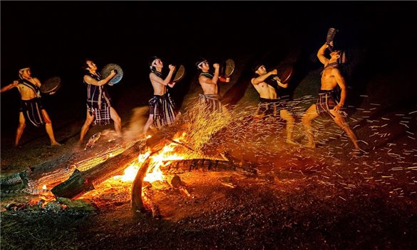 Ngọn lửa đại đoàn kết cháy mãi trên đại ngàn Tây Nguyên