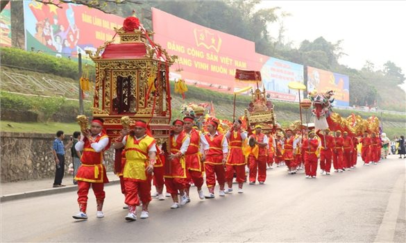 Ngày rằm tháng Giêng đi hội xuân đền Thượng