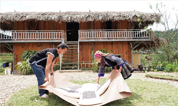 Giàng A Dê viết bài ca du lịch trên đỉnh núi