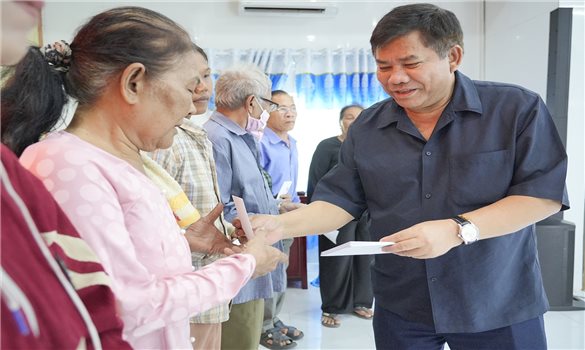 Thứ trưởng Bộ Dân tộc và Tôn giáo Y Thông thăm, chúc Tết Chôl Chnăm Thmây tại tỉnh An Giang