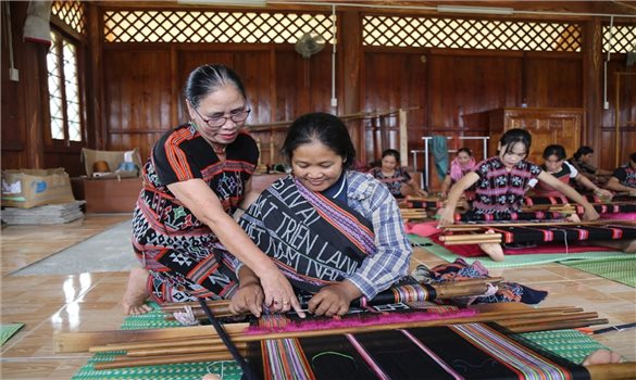 Vai trò của kinh tế tư nhân đối với phát triển kinh tế - xã hội vùng dân tộc thiểu số và miền núi hiện nay