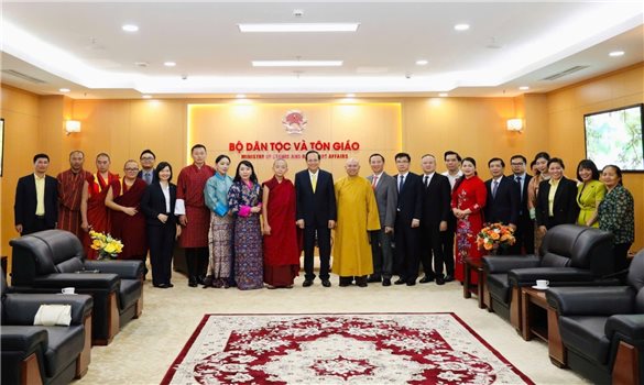Bộ trưởng Bộ Dân tộc và Tôn giáo Đào Ngọc Dung tiếp Hoàng tôn Vairochana Rinpoche