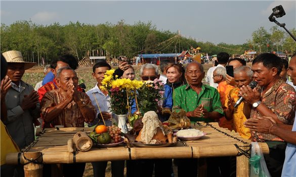 Lễ hội Phá bàu của đồng bào Khmer ở Lộc Hưng