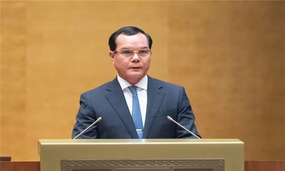 Bộ trưởng Bộ Dân tộc và Tôn giáo Nguyễn Đình Khang trình bày Tờ trình dự án Luật Tín ngưỡng, tôn giáo (sửa đổi) tại Quốc hội