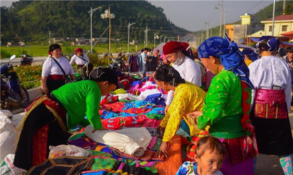 Giá trị văn hóa tộc người trong phát triển kinh tế của người Mông và người Lô Lô Đen ở Lũng Cú