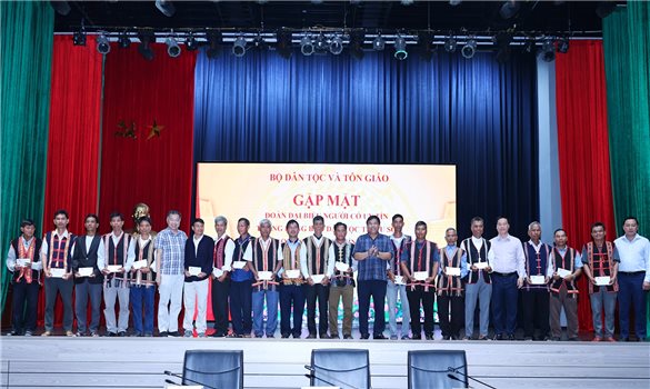 Thứ trưởng Bộ Dân tộc và Tôn giáo Y Thông gặp mặt Đoàn đại biểu Người có uy tín tỉnh Quảng Ngãi, tỉnh Gia Lai