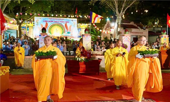 Rực sáng 7 đóa sen trên Đầm Nại mùa Vesak 2026