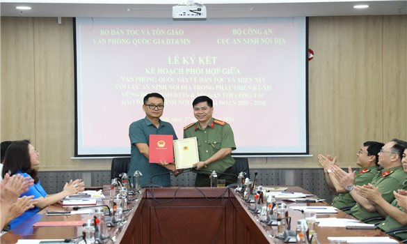 Ký kết Chương trình phối hợp thúc đẩy phát triển kinh tế-xã hội vùng đồng bào dân tộc thiểu số và miền núi gắn với công tác bảo đảm an ninh nội địa
