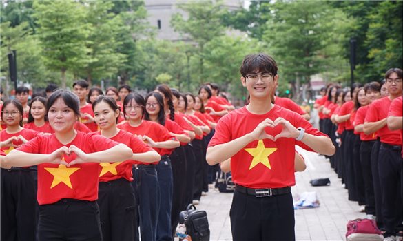“Yêu nước online”
