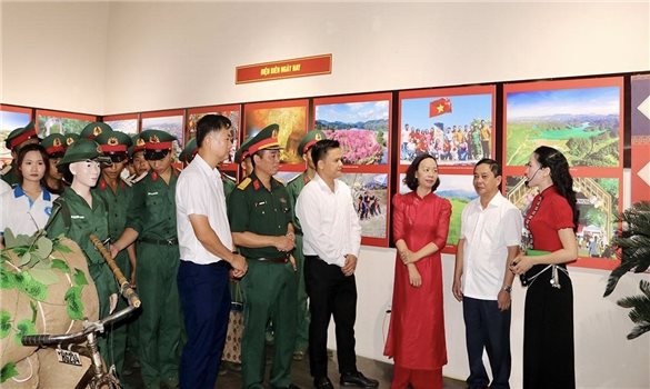 Tuyên Quang triển lãm ảnh “Từ căn cứ địa Việt Bắc đến Chiến dịch Điện Biên Phủ”